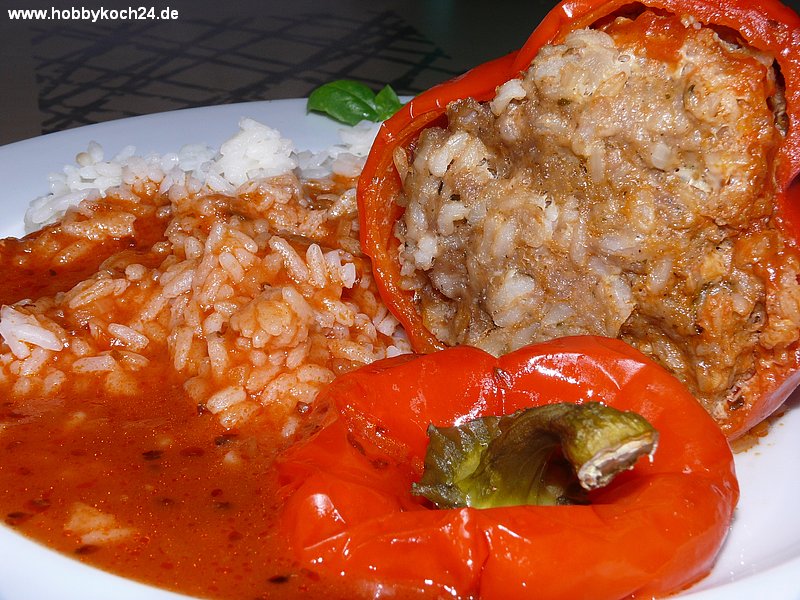 Gefüllte Paprika in Tomatensoße - hobbykoch24.de