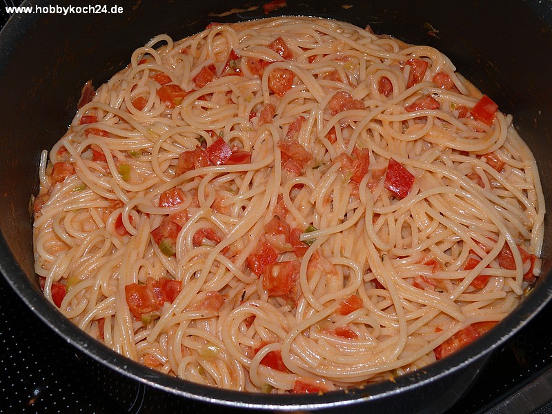 Spaghetti in cremiger Paprika Tomaten Sauce - hobbykoch24.de