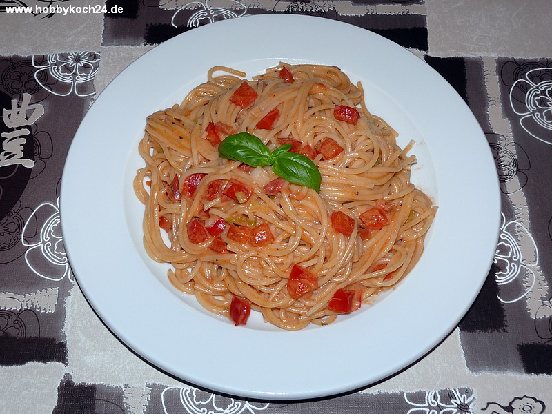 Spaghetti in cremiger Paprika Tomaten Sauce - hobbykoch24.de