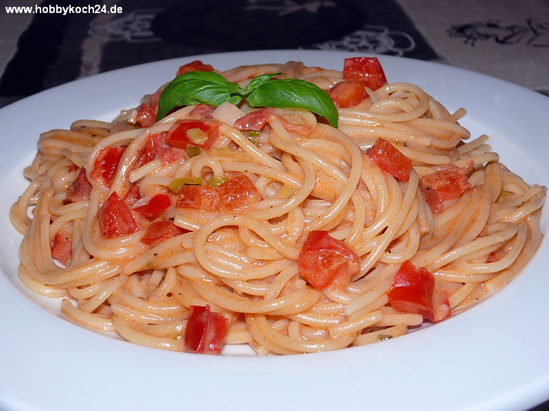 Spaghetti in cremiger Paprika Tomaten Sauce - hobbykoch24.de