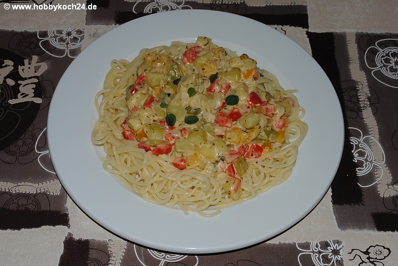 Spaghetti mit Gemüsesoße - hobbykoch24.de