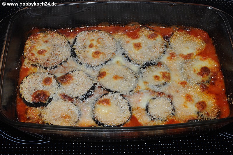 Überbackene Auberginen mit Tomatensoße - Melanzane al forno ...