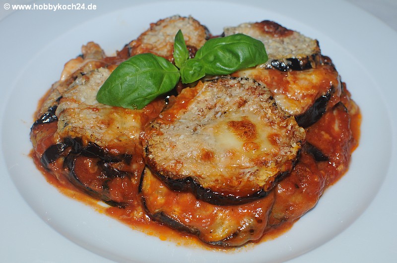 Überbackene Auberginen mit Tomatensoße - Melanzane al forno ...