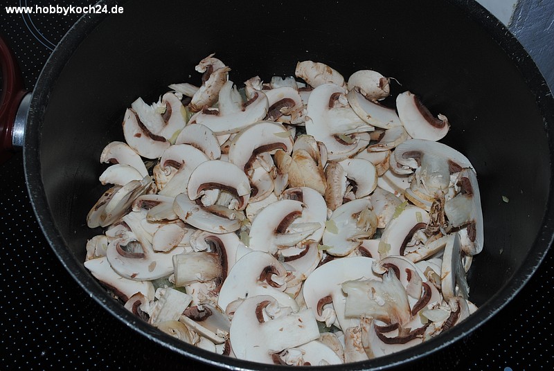 Überbackene Frikadellen in Tomaten - Champignon Soße - hobbykoch24.de